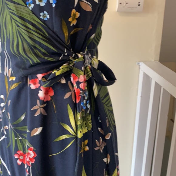 Adorable NWOT sundress - Picture 3 of 4